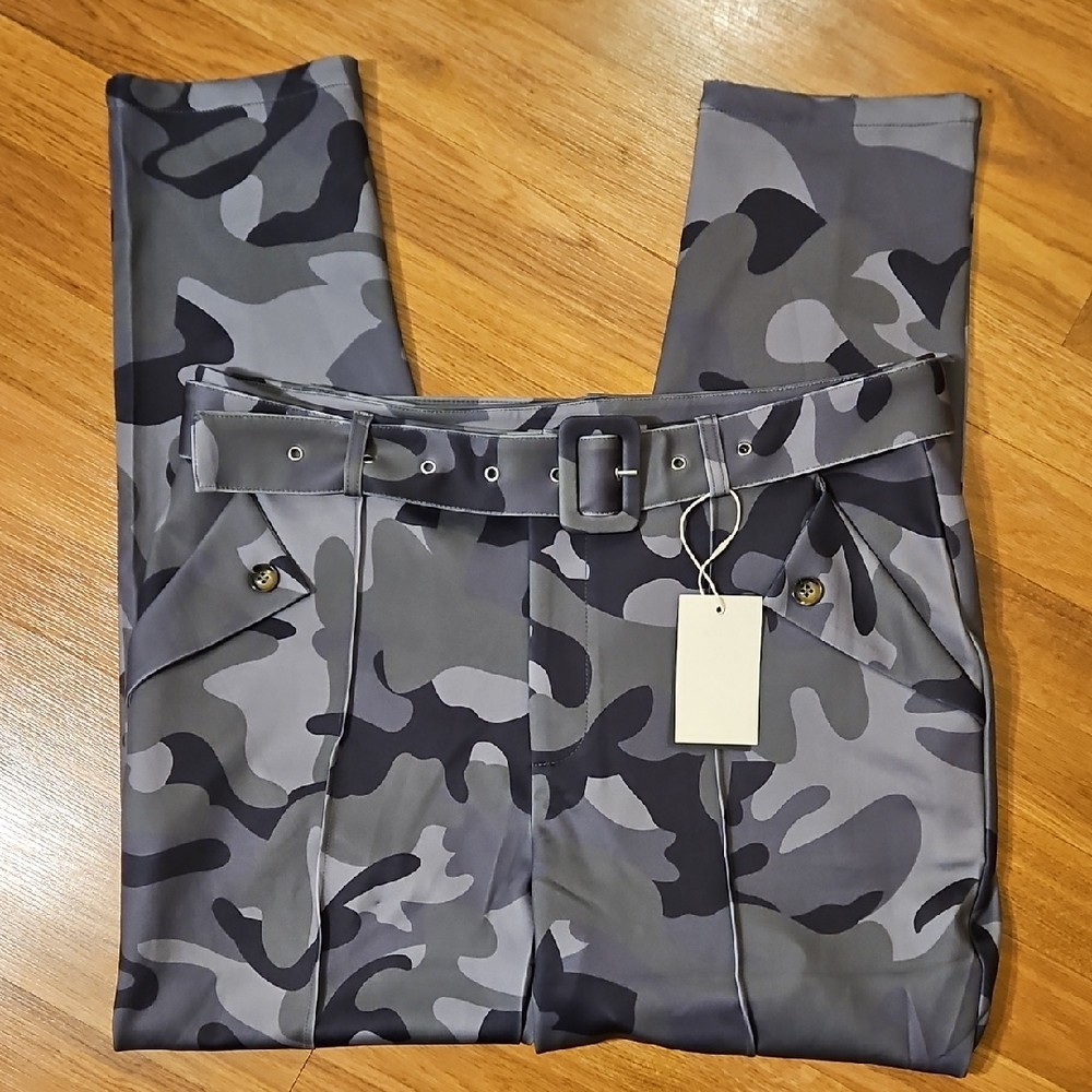 High-Waist Camouflage Paperbag Pants with Belt - Gray Camo